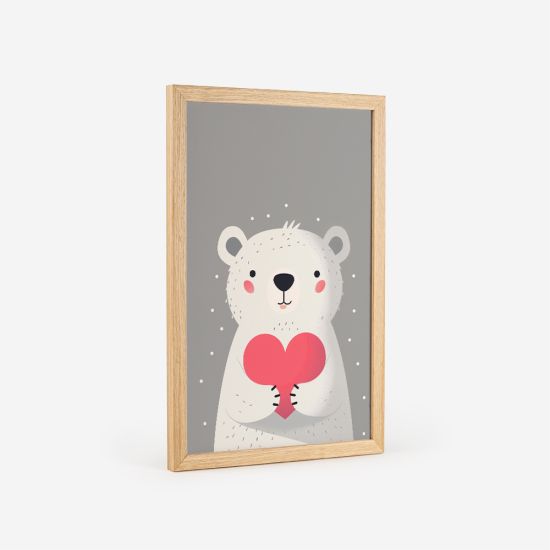 Poster de um urso polar branco a segurar um coração vermelho, perfeito para decoração carinhosa de quartos de bebé. 3